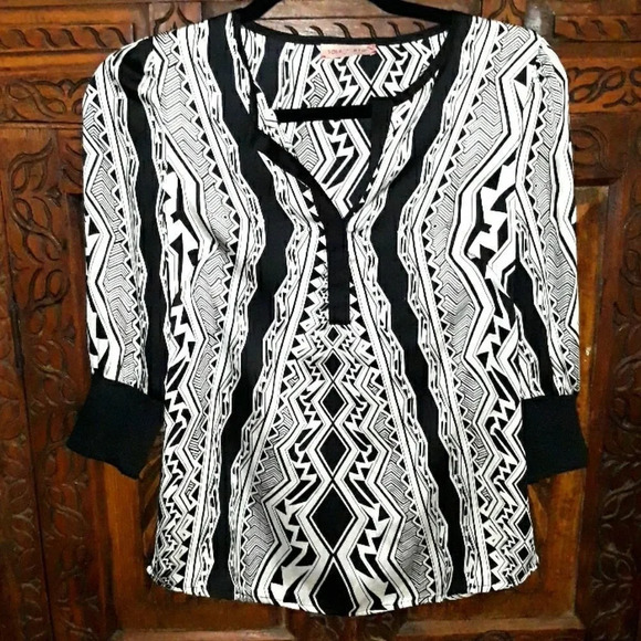 SOLE MIO Silk Black & White Graphic Blouse - Picture 1 of 6